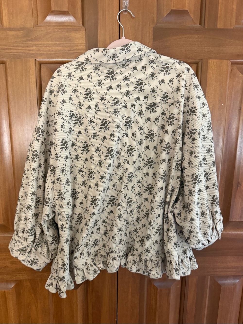 torrid Cream Floral Ruffle Button-Up Top - Picture 5 of 6